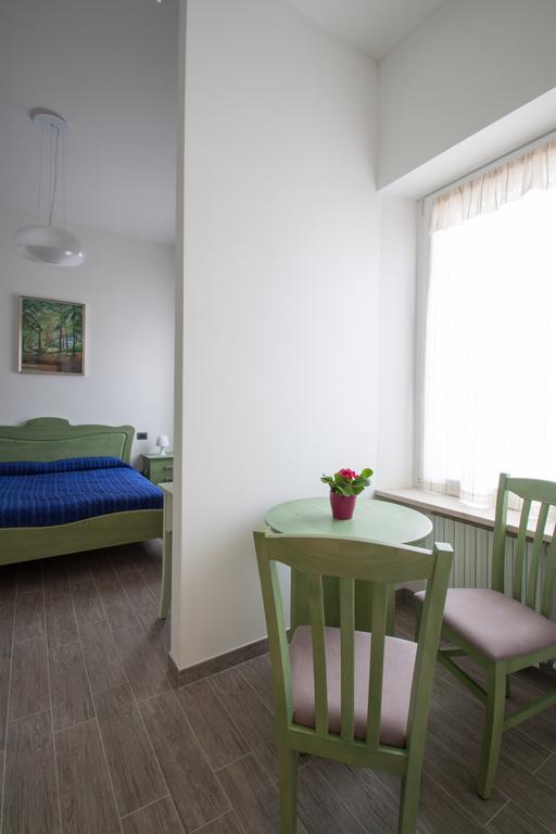 Palazzo Di Primavera Guest House Каприно Веронезе Стая снимка
