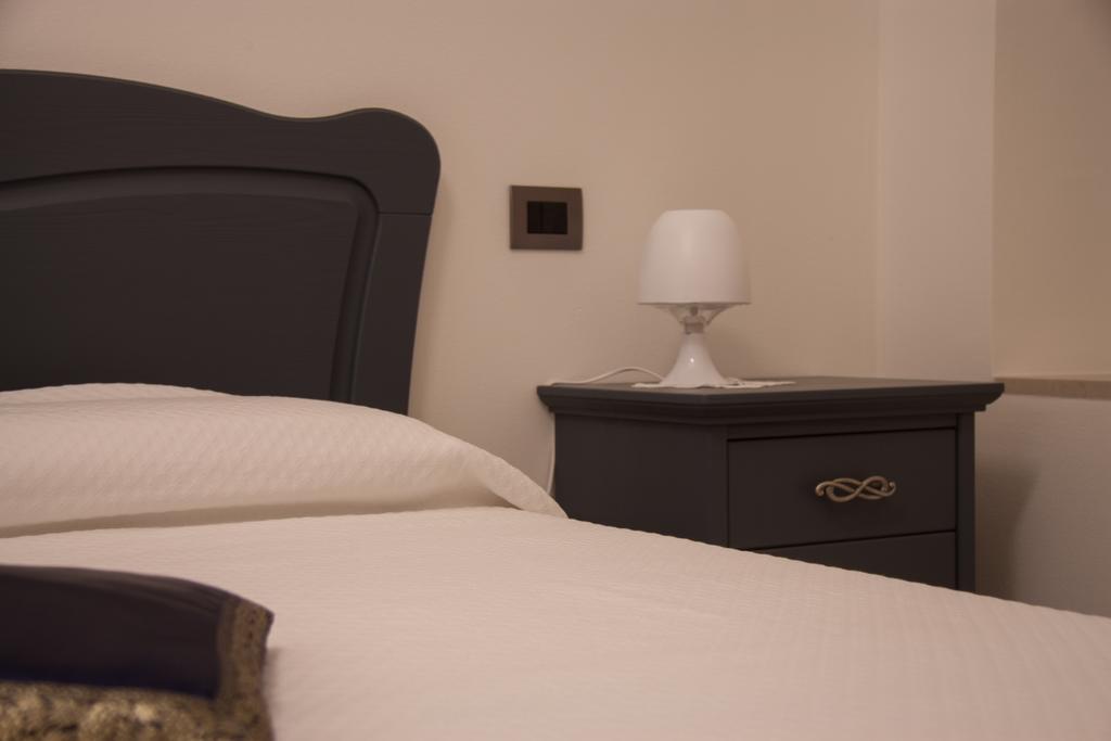 Palazzo Di Primavera Guest House Каприно Веронезе Стая снимка